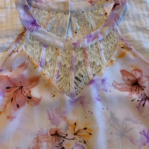 Sleeveless flower print blouse - Picture 2 of 4